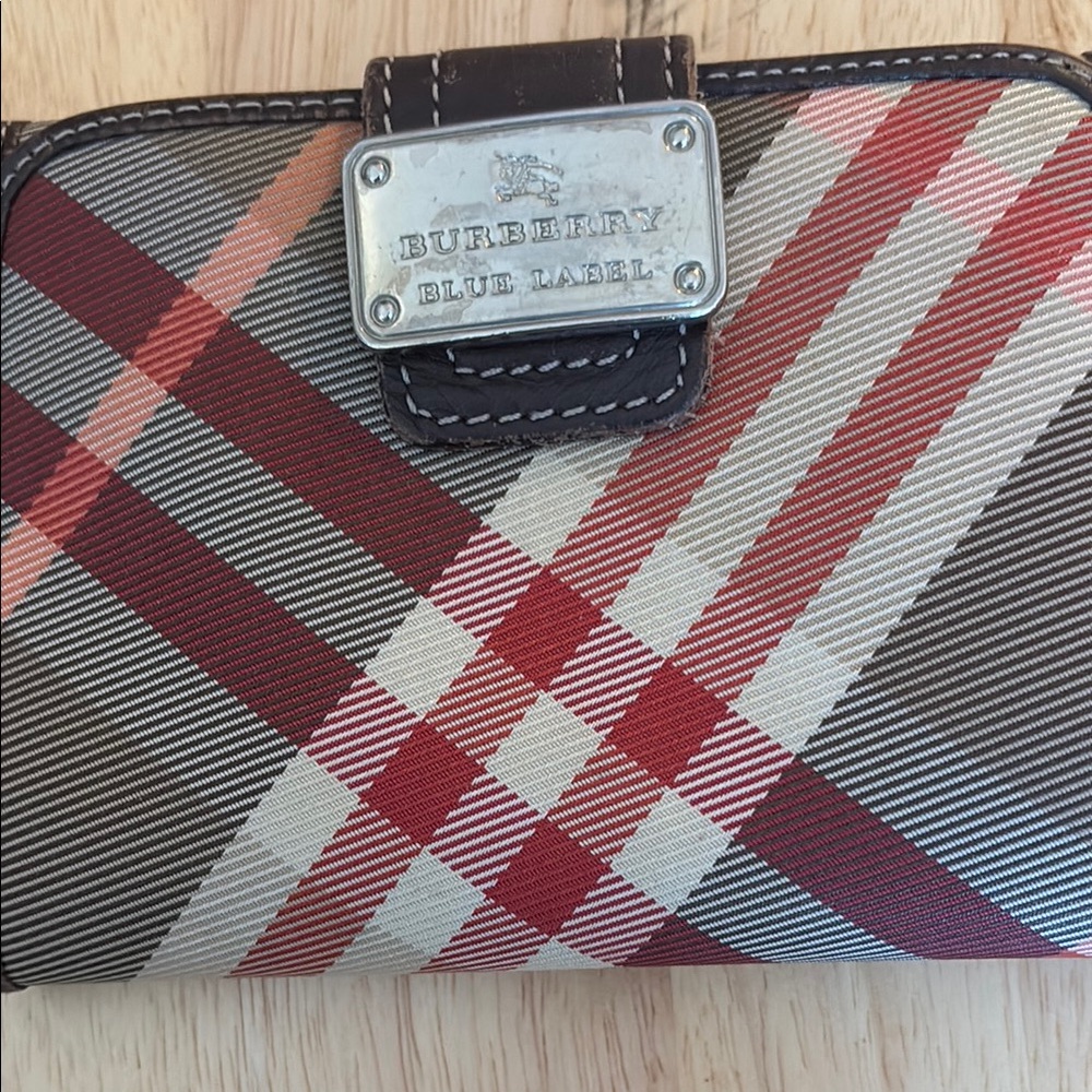 Burberry wallet good used condition